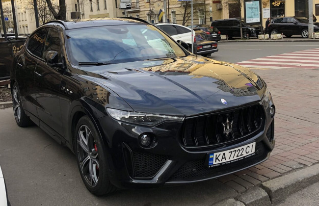 В Украине заметили сверхмощный кроссовер с двигателем Ferrari