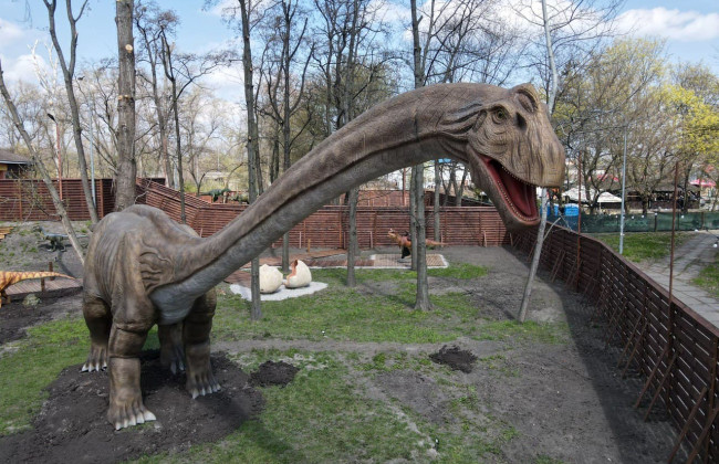 У столичному Гідропарку відкривається найбільший парк динозаврів в Україні