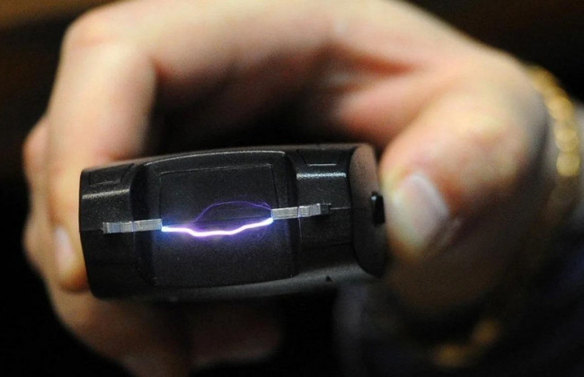 Рада не стала розширювати повноваження поліції по використанню електрошокера