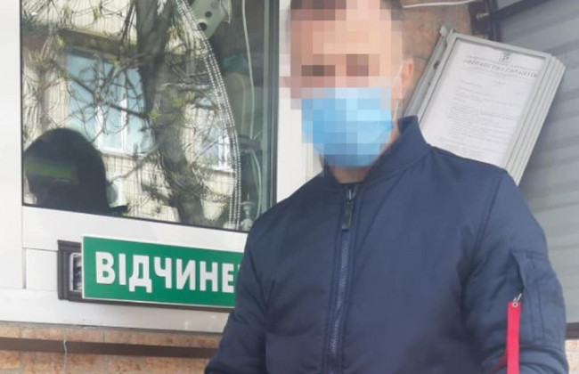 У Київській області патрульні затримали підозрюваного у підробці валюти