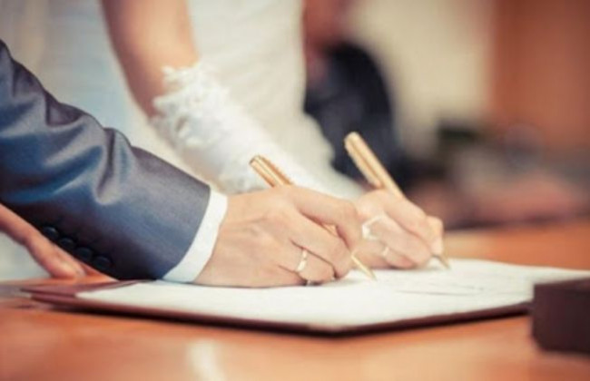 Депутати повернули право реєструвати шлюби та народження тим громадам, які його втратили