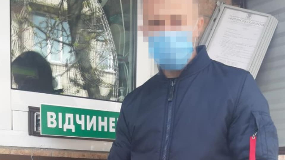 У Київській області патрульні затримали підозрюваного у підробці валюти