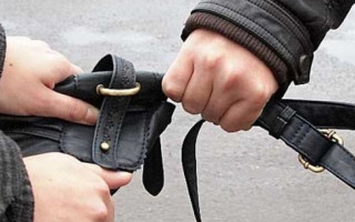 В Одессе посреди улицы подростки ограбили прохожего