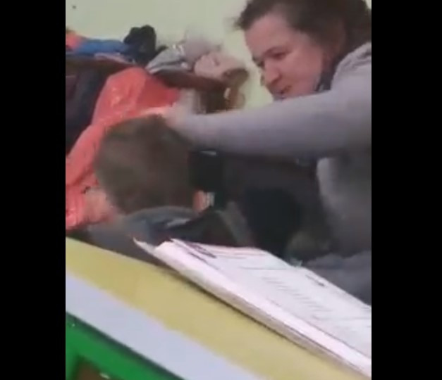Булінг у школі на Закарпатті: вчителька кричала і смикала учня за волосся на уроці