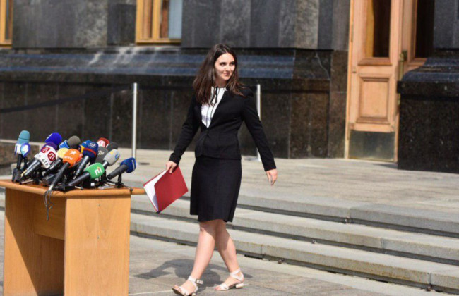 Юлия Мендель уходит, но не совсем: будет работать с иностранными СМИ, — Подоляк