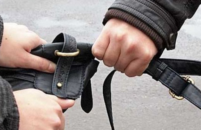 В Одессе посреди улицы подростки ограбили прохожего