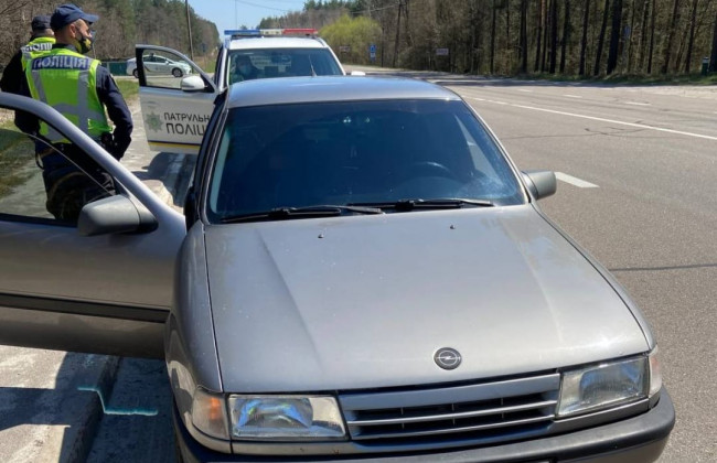 На Київщині патрульні виявили авто з підробленими номерами