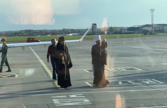 В Украину прибыл Благодатный огонь из Иерусалима: фото