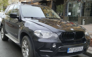 В Киеве активисты помогли полиции поймать пьяного водителя на BMW, фото