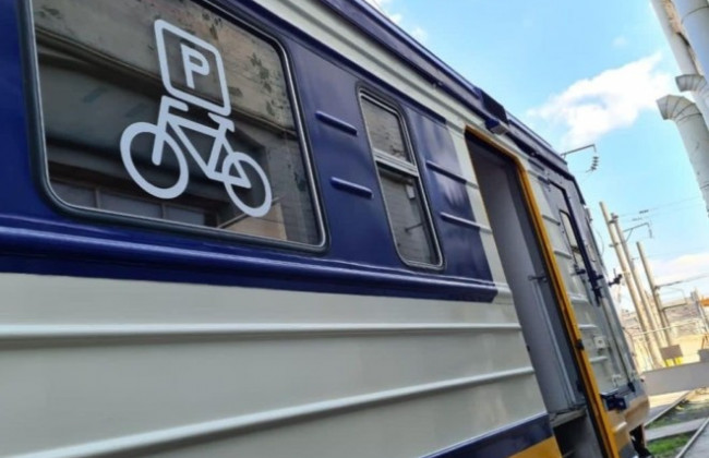 УЗ запускає електричку з місцями для велосипедів: фото