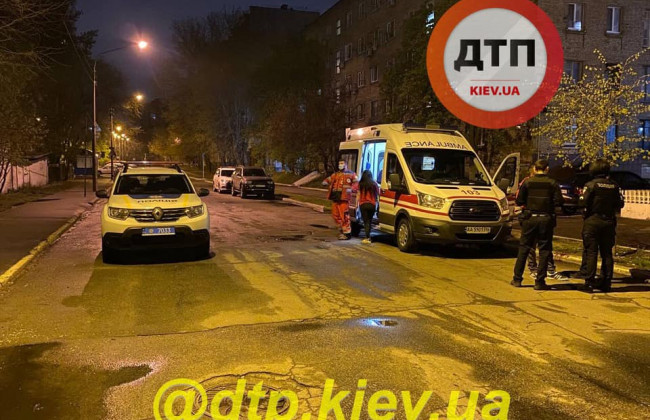 В Киеве группа мужчин устроила драку с поножовщиной: есть пострадавшие