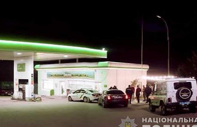 Под Коломыей хулиган устроил стрельбу на АЗС и ранил 2 человек: фото