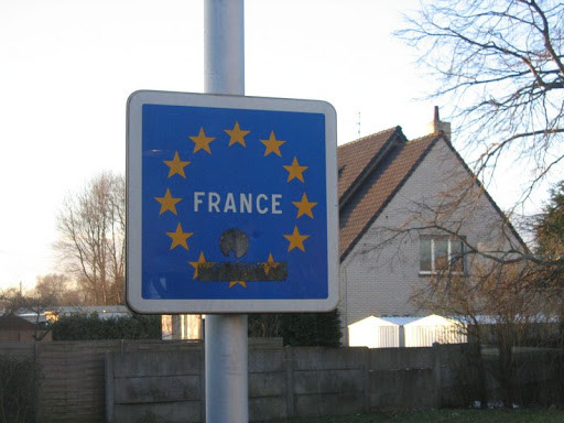 Камень мешал трактору: в Бельгии фермер случайно передвинул границу с Францией