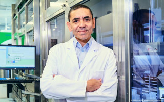 Pfizer-BioNTech надежно защищает от всех известных штаммов коронавируса – Сахин