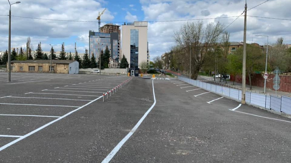 Відкрилась нова парковка біля Київського зоопарку