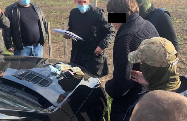 40 тисяч доларів США за передачу майна: підозрюють посадовця концерну «Військторгсервіс»