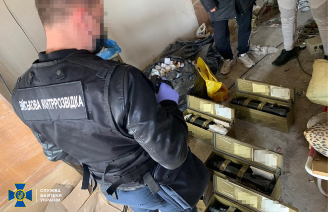СБУ викрила посадовця оборонного концерну на розкраданні оптичних прицілів