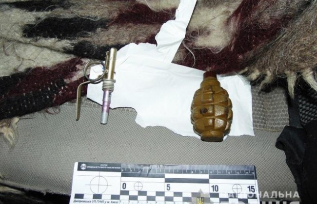 В Киеве задержали мужчину, который катался по городу с гранатой