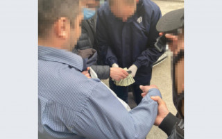 $1 000 неправомірної вигоди: високопосадовця затримано «на гарячому»