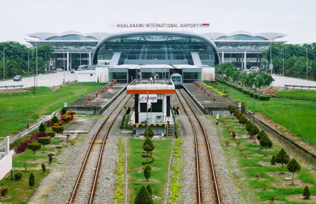 Полиция сообщила, что мошенники в аэропорту Индонезии повторно использовали мазки из носа на Covid у пассажиров