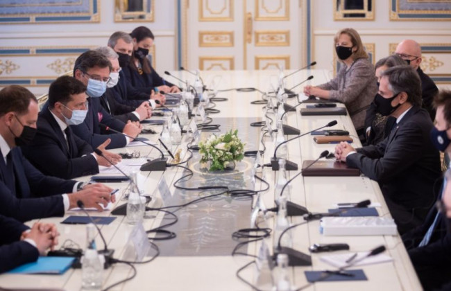 Блинкен заявил, что обсудил с Зеленским судебную реформу, а Зеленский – что КСУ работает против народа Украины