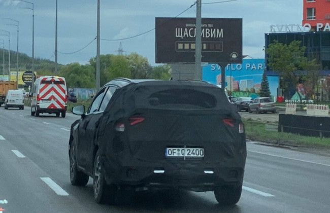 В Украине заметили новый кроссовер в камуфляже