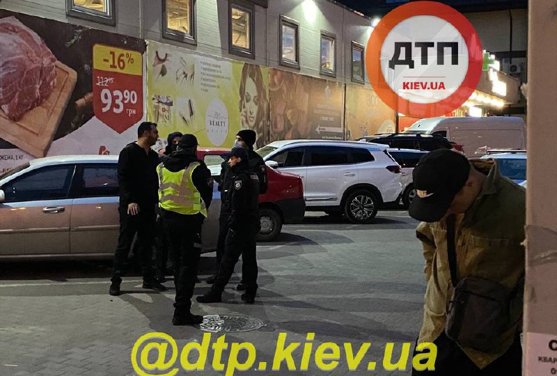 В Киеве произошла массовая драка с ограблением