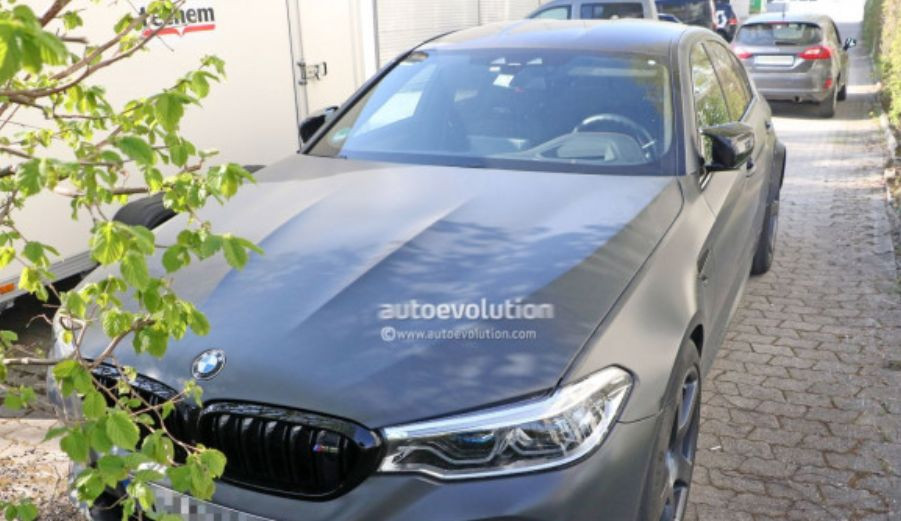 BMW готовит свой первый 4-дверный CSL, фото