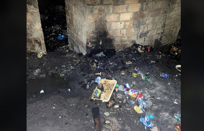 Хотели отомстить: в Киеве двое парней избили и подожгли 41-летнего мужчину