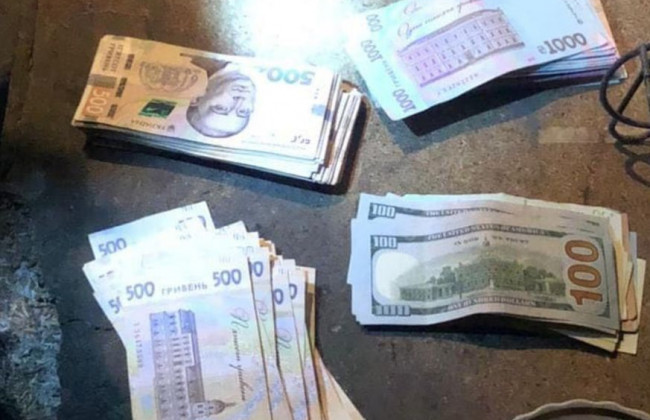 У Києві поліцейський пограбував потерпілого