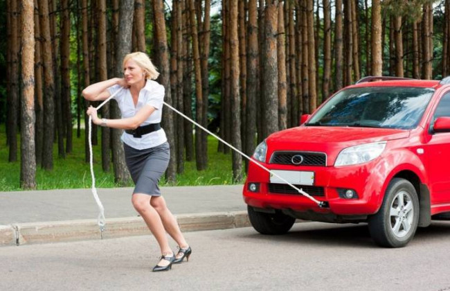 Два раза в одну реку: в Киеве застряло уже второе авто на тех же ступеньках,  фото