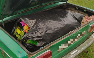 В Одессе задержали «бизнесменов», которые воровали венки и цветы с кладбища