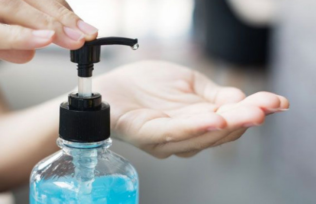 Минздрав рассказал, как спирт влияет на бактерии и микробов