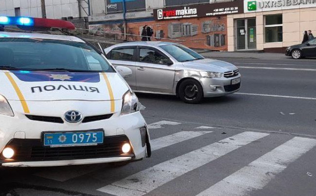 В Киеве разбили еще один автомобиль копов, фото