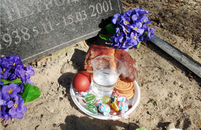 Под Одессой 6-летний мальчик напился водки на кладбище: его экстренно госпитализировали