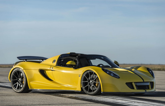 Названы самые быстрые автомобили в мире: почти как гоночные болиды