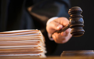 Визначення характеру дій співучасників розбою та кваліфікація безгосподарського використання земель: огляд практики ККС ВС
