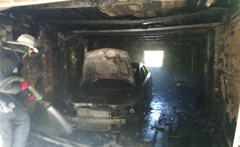 В Харькове мужчина поджег авто в гараже, чтобы покончить с собой