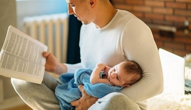 Батькам при народженні дитини будуть надавати оплачувану відпустку: закон набрав чинності