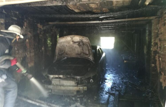 В Харькове мужчина поджег авто в гараже, чтобы покончить с собой