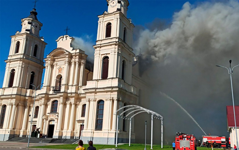 Масштабный пожар в Беларуси: горит Будславский костел