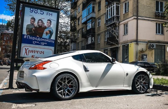 В Украине заметили редкий японский спорткар с заводским тюнингом