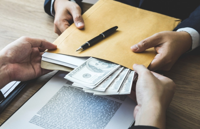 САП вивчає докази у справі трьох столичних поліцейських щодо отримання хабаря у сумі 50 тисяч доларів