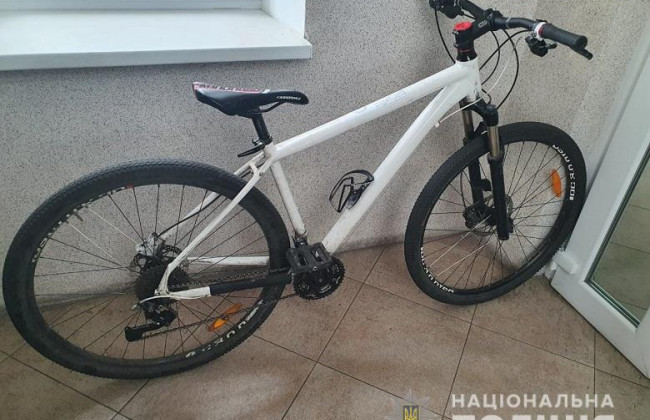 В Киеве посреди улицы ограбили девочку