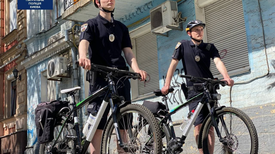 Столичные полицейские пересели на велосипеды, фото