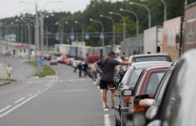 Очереди на границе: на пунктах пропуска образовалась очередь с более 400 автомобилей