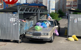 «Герой парковки»: киевляне отомстили перегородившему проход