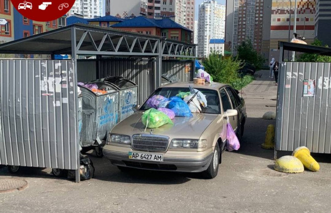 «Герой парковки»: киевляне отомстили перегородившему проход