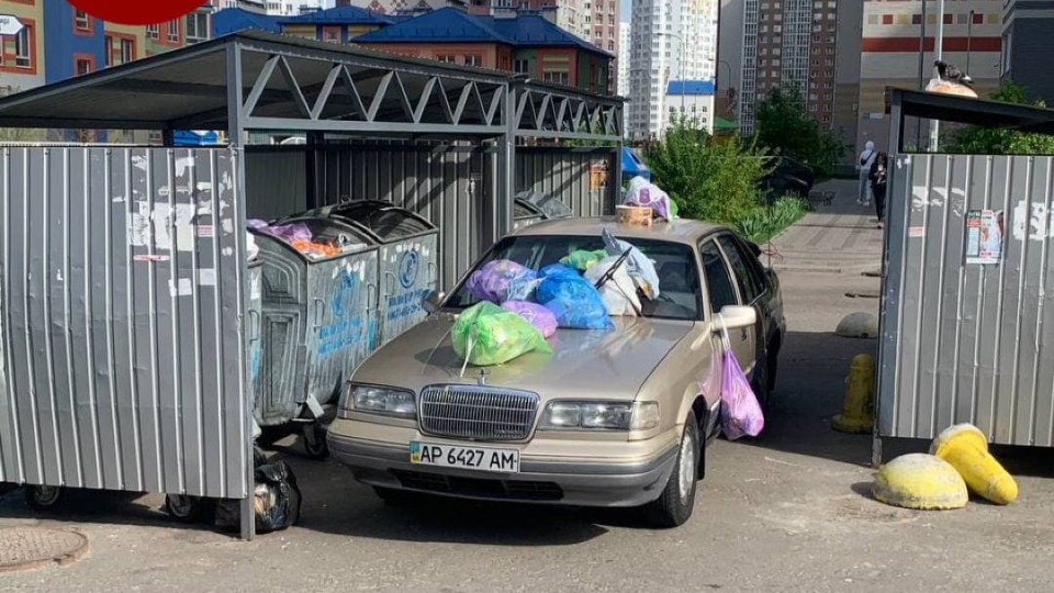 «Герой парковки»: киевляне отомстили перегородившему проход