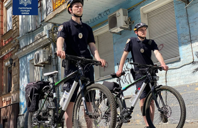 Столичные полицейские пересели на велосипеды, фото